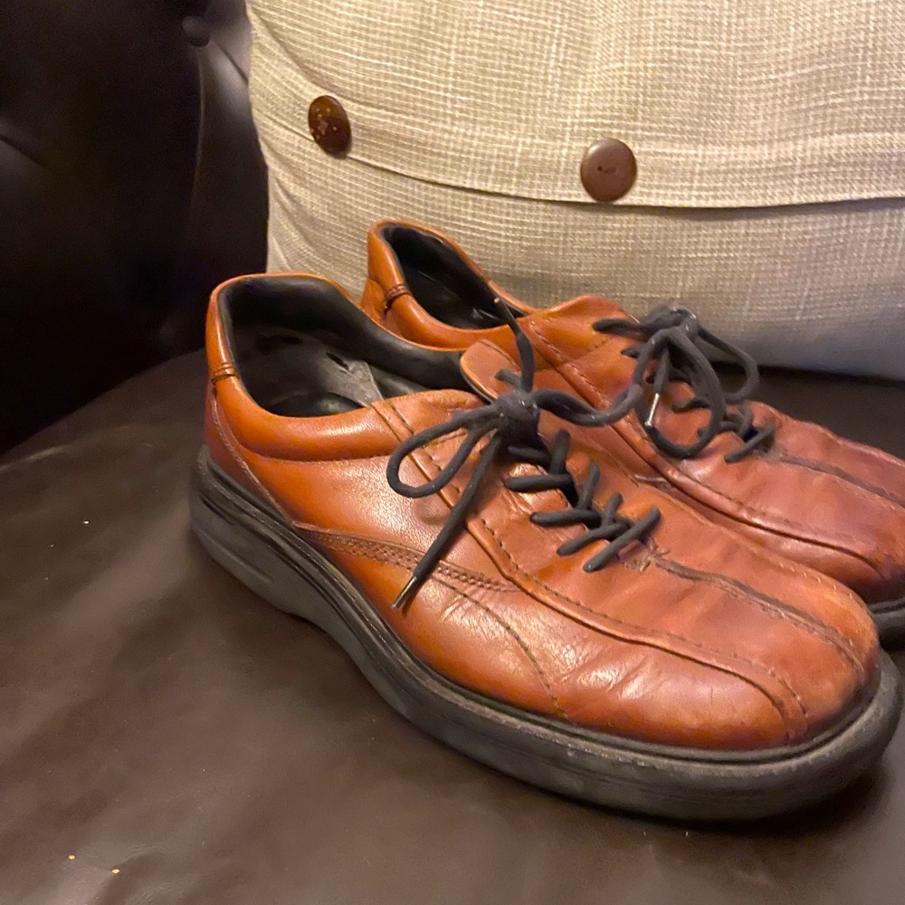 Nice brown dress shoes size 9 paid 89 last year